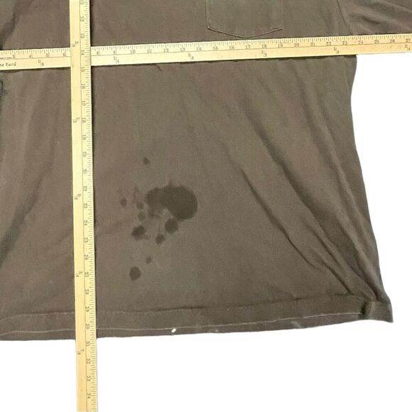 Brown Carhartt front pocket size XL T-shirt - imperfection bottom front half - Picture 5 of 5